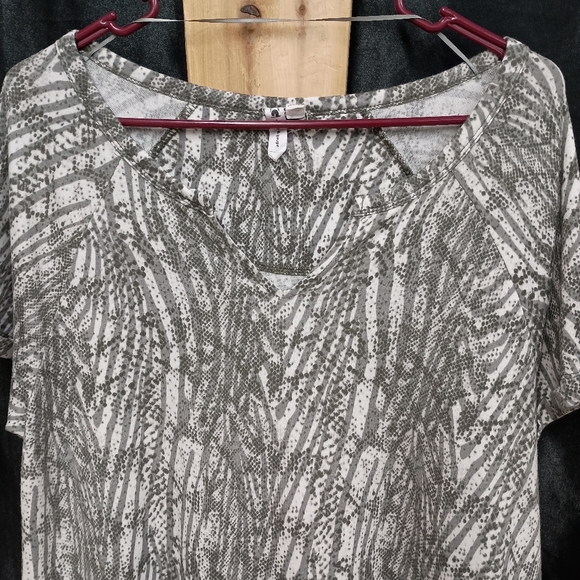 Cable & Gauge Green Patterned Top - Picture 9 of 9